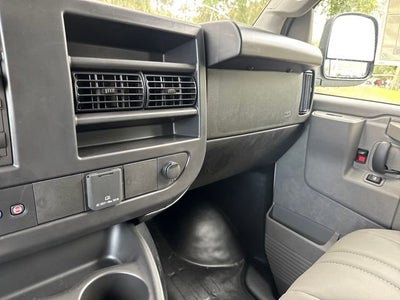 2025 Chevrolet Express Cargo WT