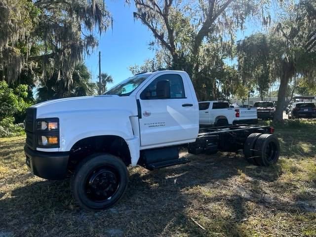 2024 Chevrolet Silverado 5500 HD Work Truck